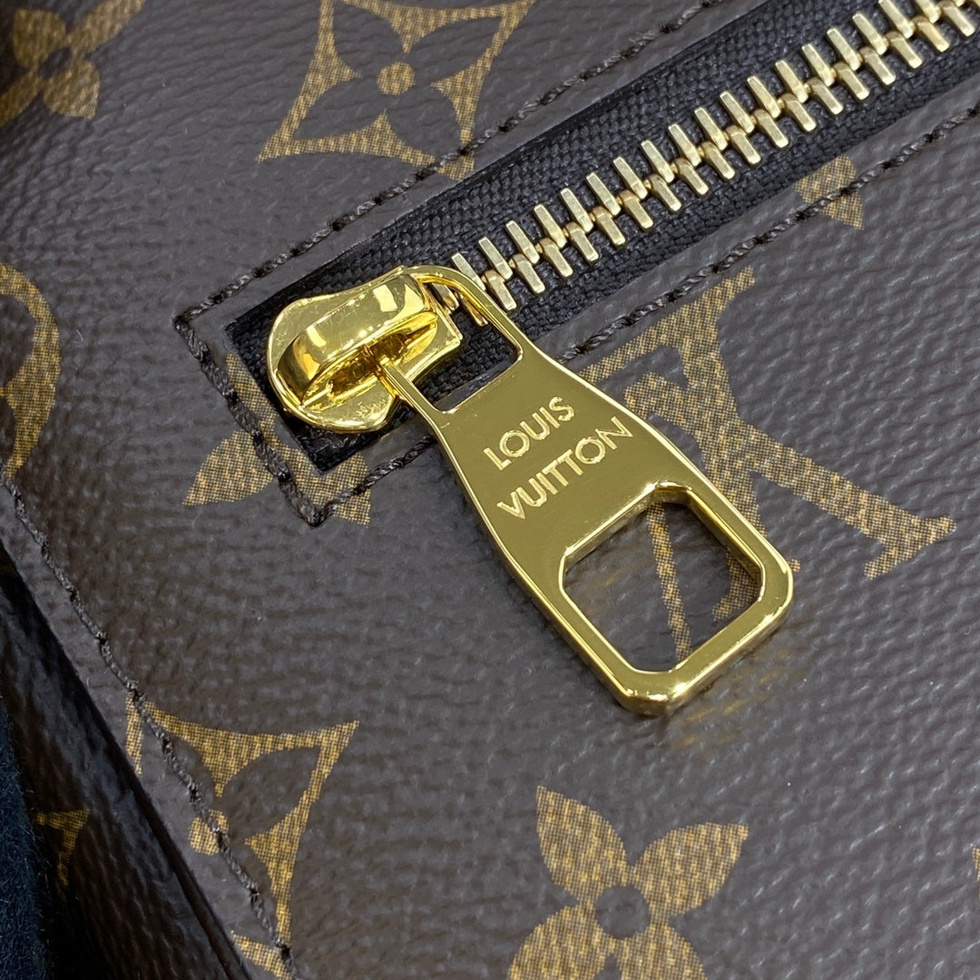 Louis Vuitton Pochette Métis Messenger Bag