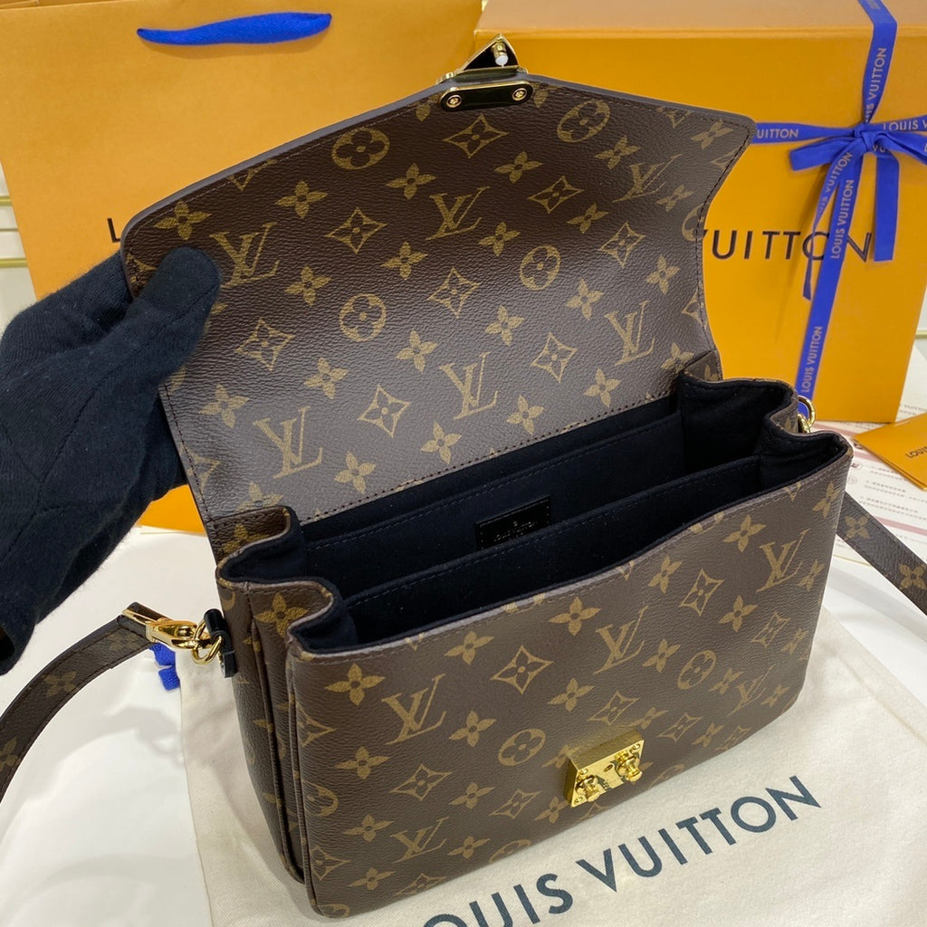 Louis Vuitton Pochette Métis Messenger Bag
