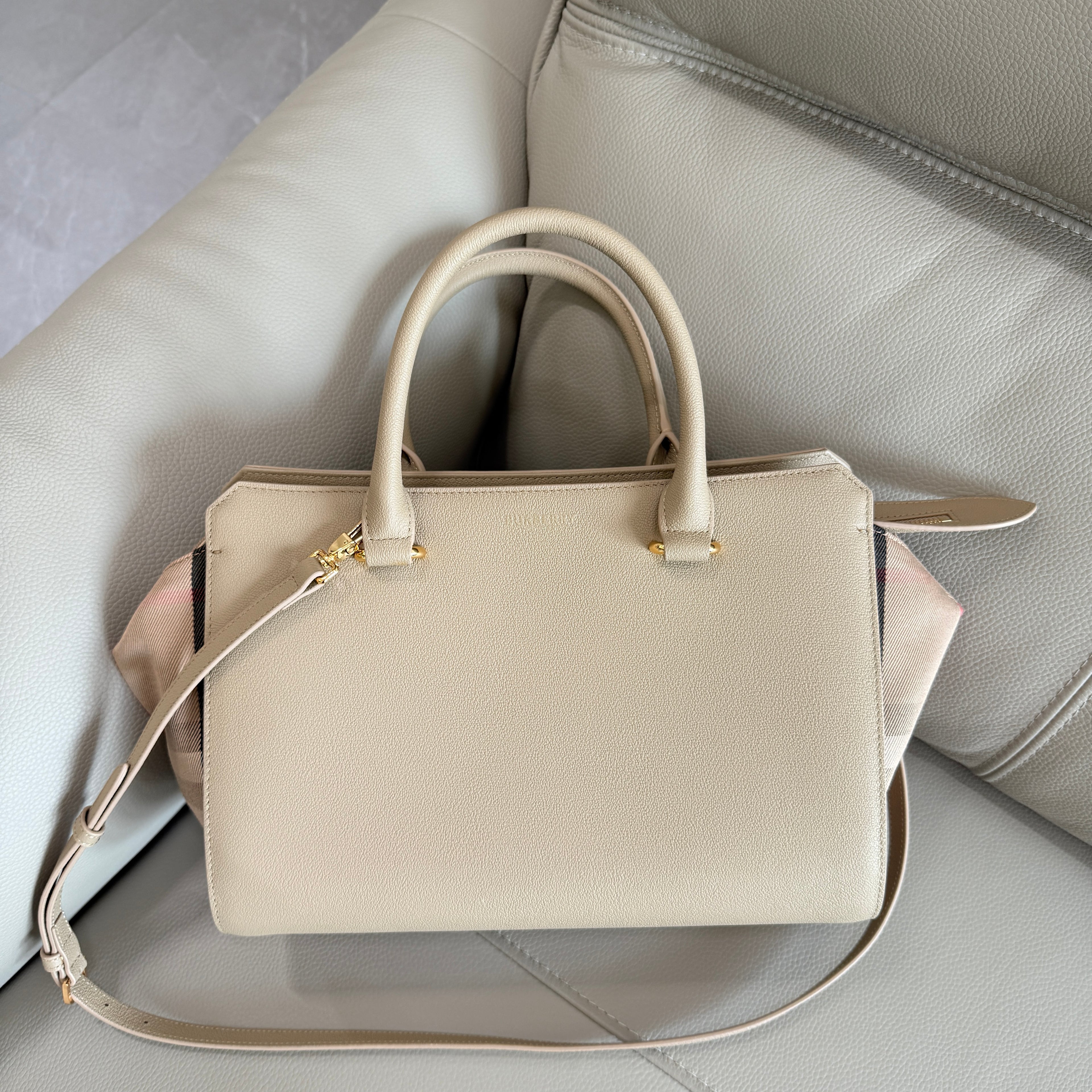 Burberry Tote / Crossbody Handbag