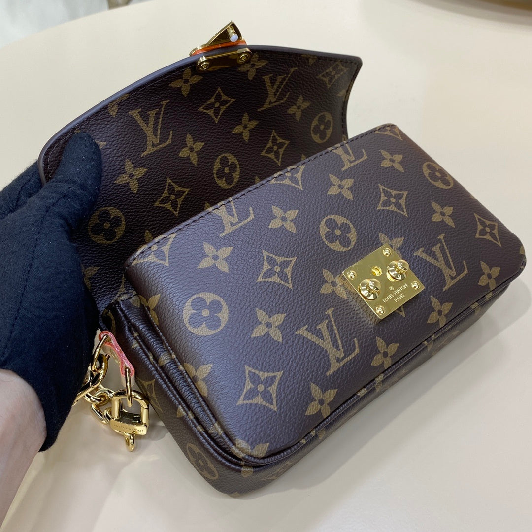 Louis Vuitton Pochette Métis East West