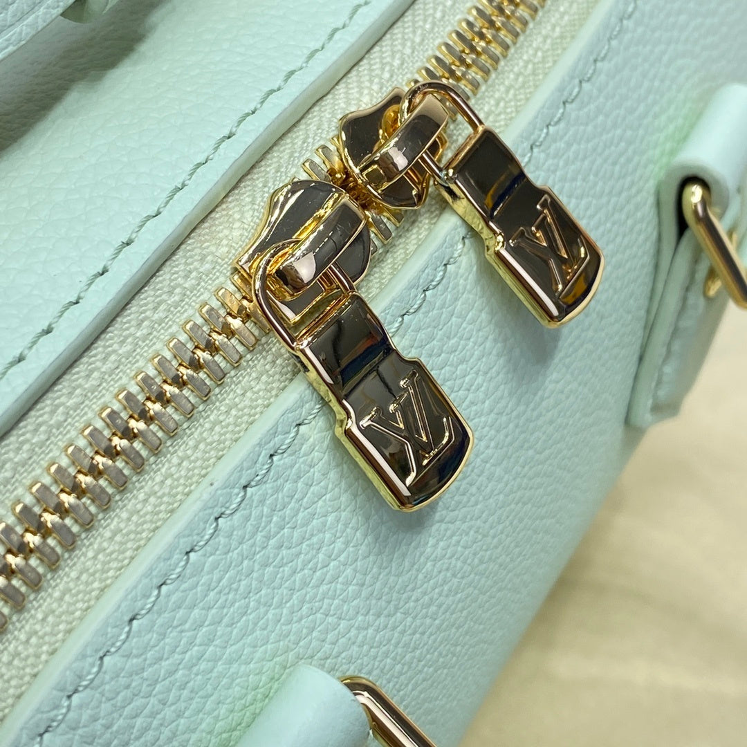 Louis Vuitton Speedy 18 Handbag