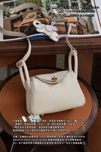 Hermès Lindy Mini 19