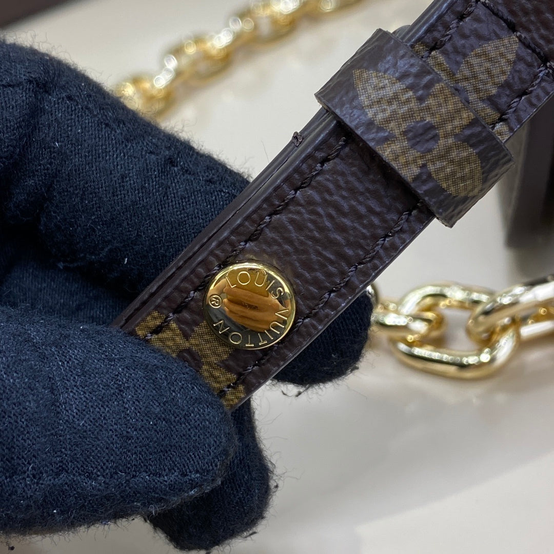 Louis Vuitton Pochette Métis East West