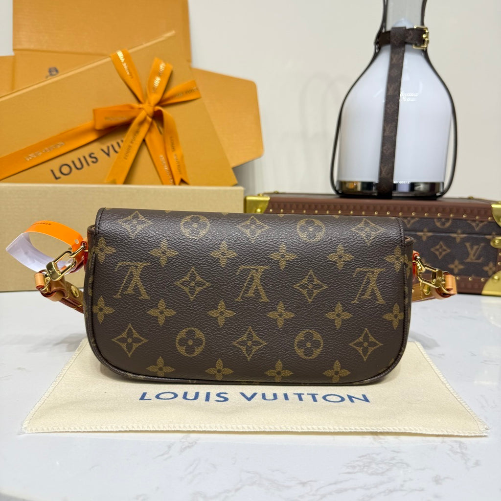 Louis Vuitton Wallet on Chain Ivy Handbag