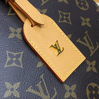 Louis Vuitton Boîte Chapeau Handbag