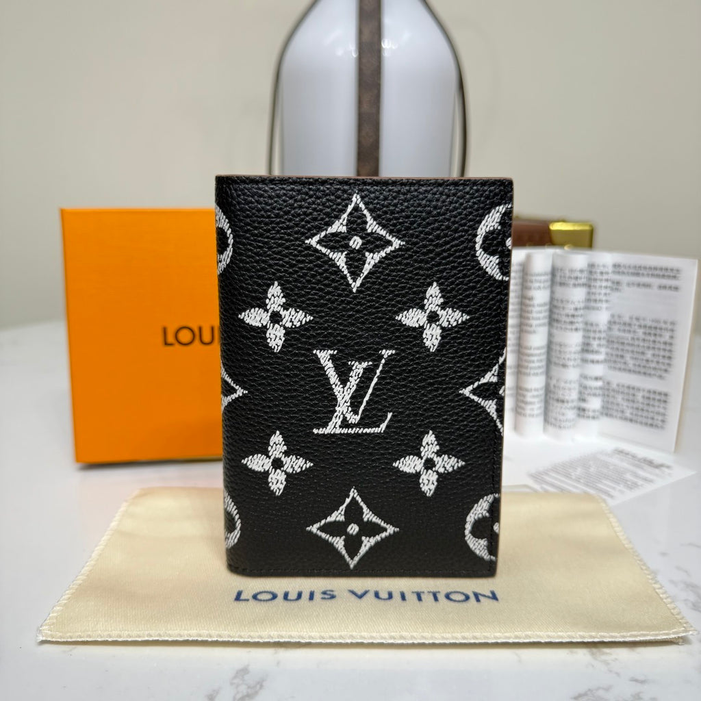 Louis Vuitton Passport Holder P.9 Series