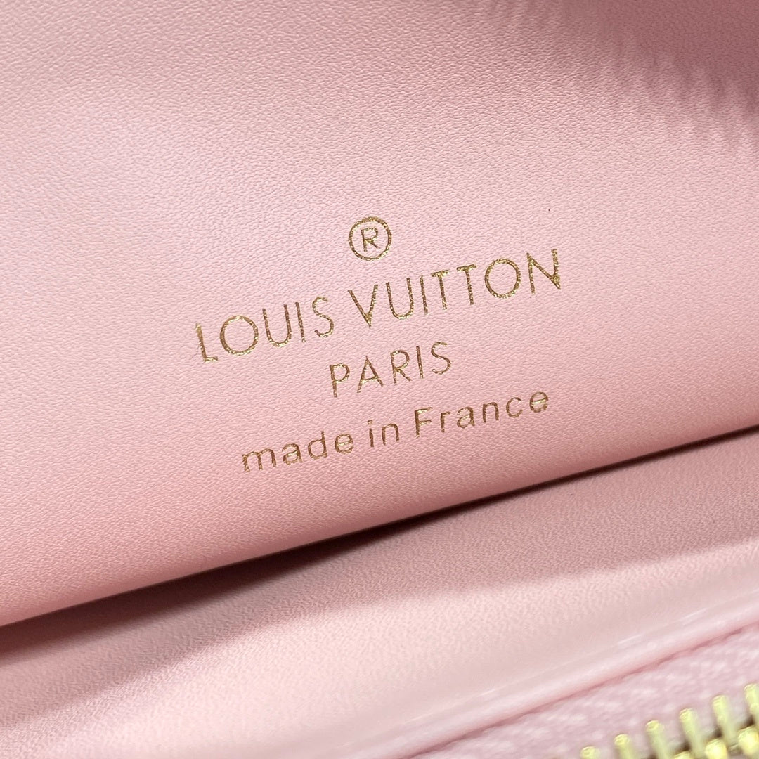 Louis Vuitton Coussin PM Handbag