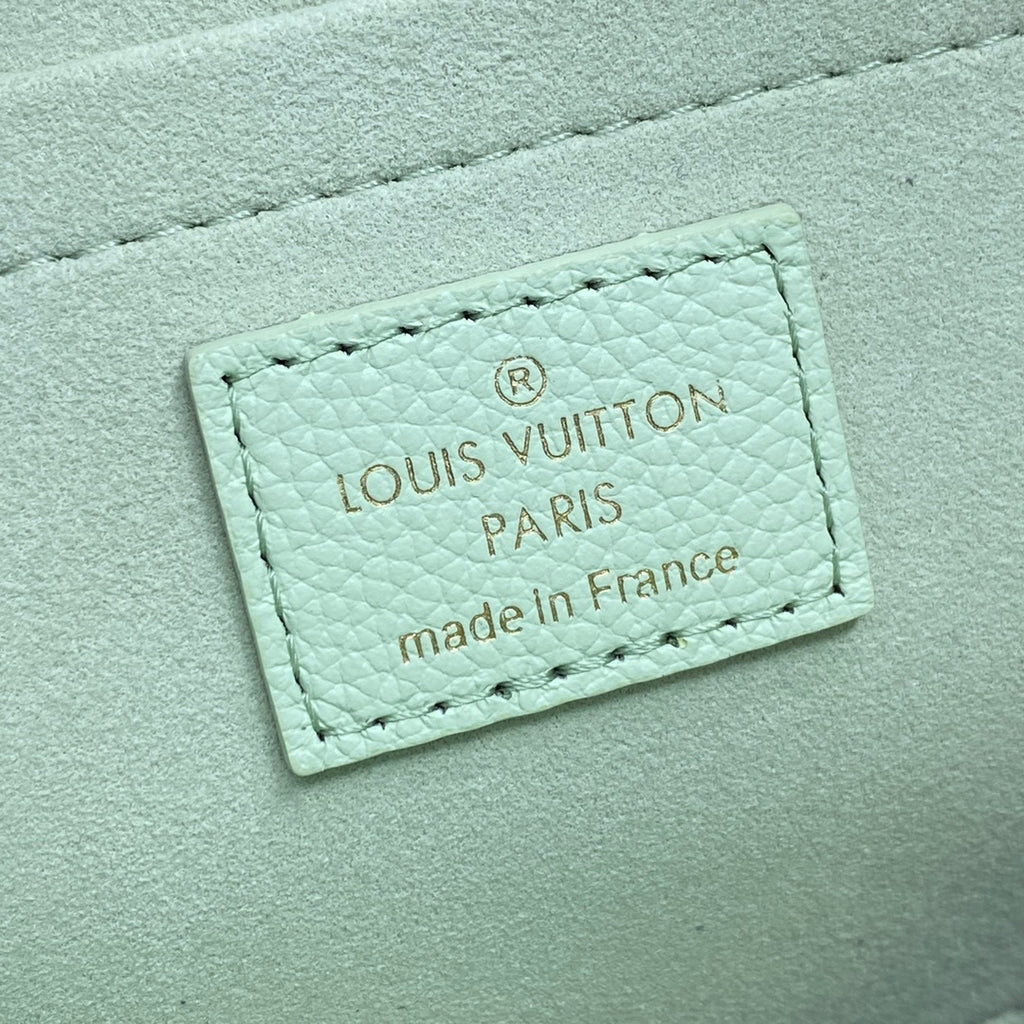 Louis Vuitton Speedy 18 Handbag