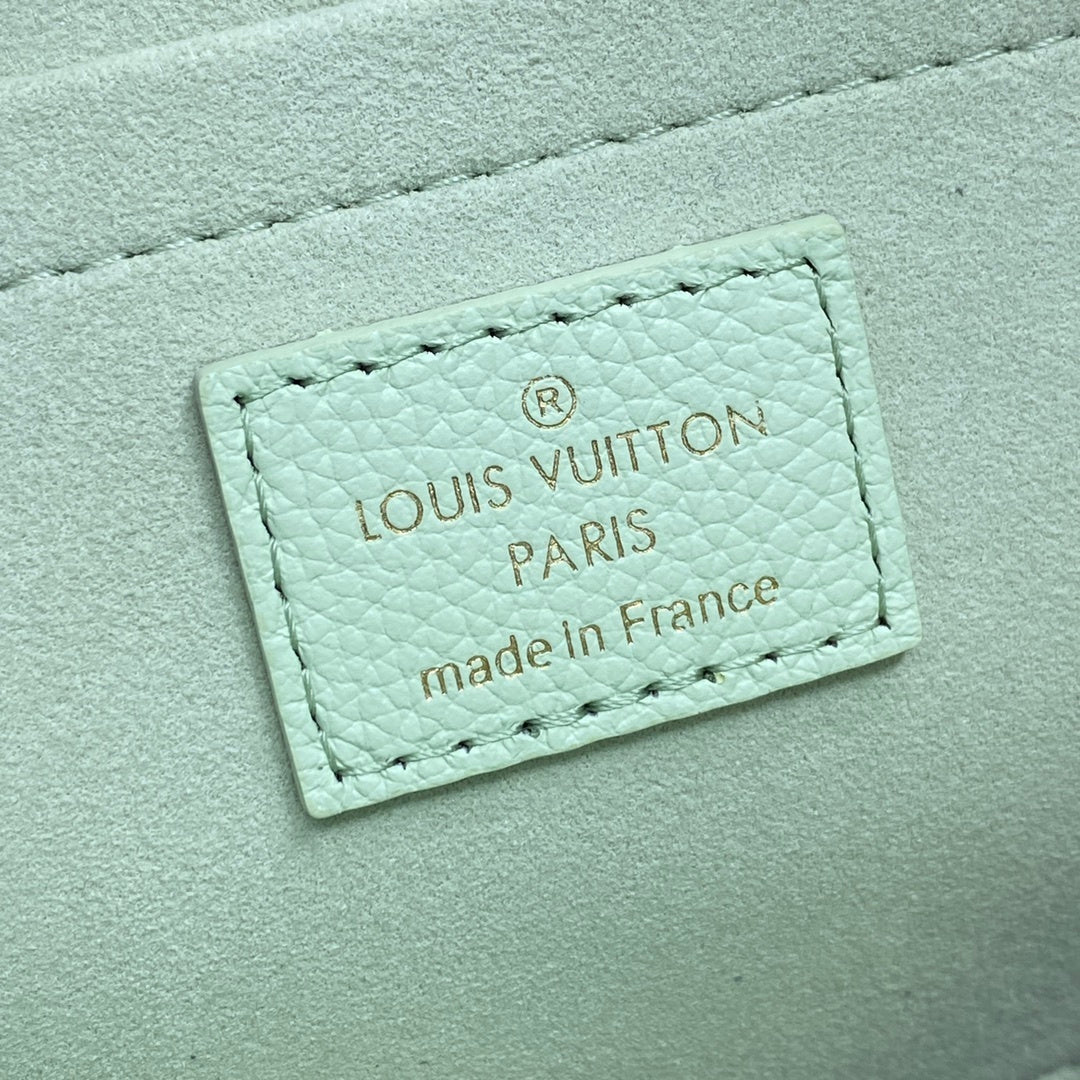 Louis Vuitton Speedy 18 Handbag