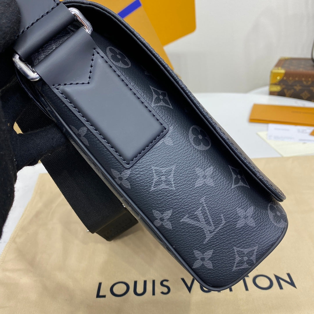 Louis Vuitton District Shoulder Bag
