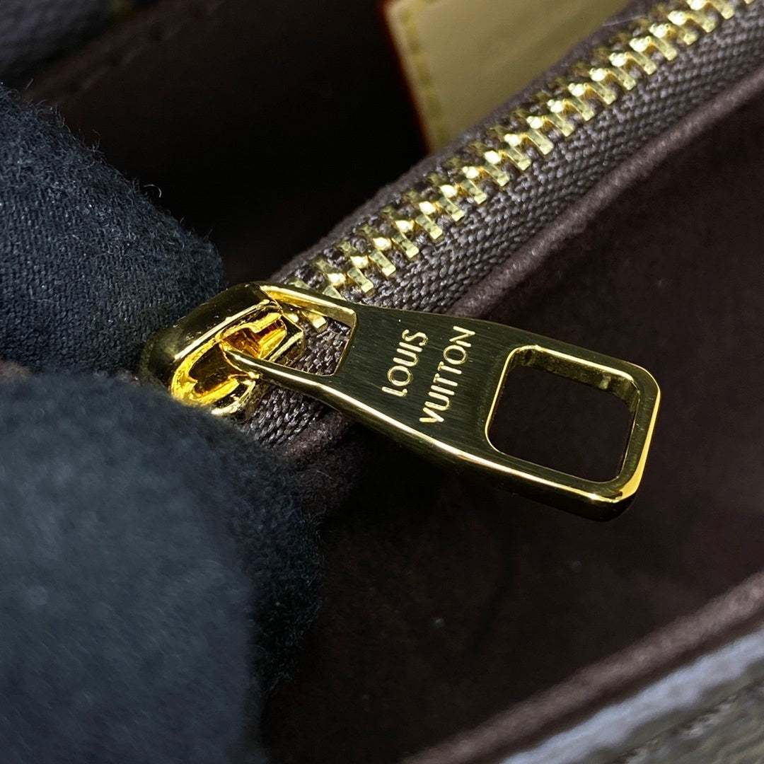 Louis Vuitton Pochette Métis East West