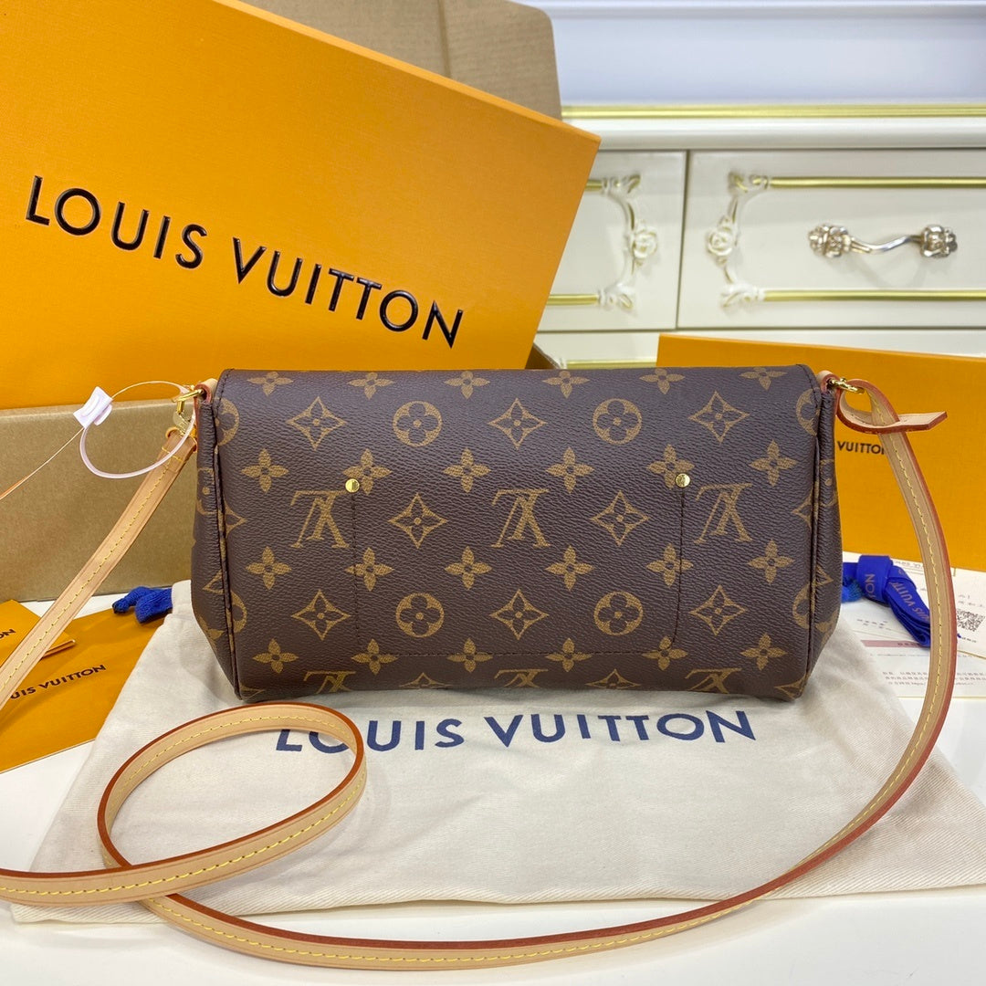 Louis Vuitton Patent Leather Shoulder Handbag