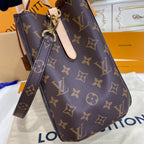 Louis Vuitton Montaigne MM Handbag
