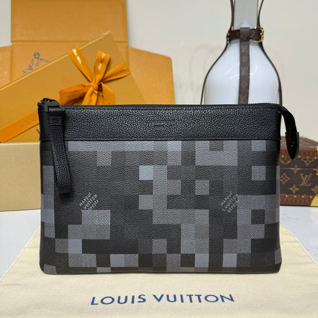 Louis Vuitton Pochette Voyage Souple