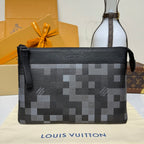 Louis Vuitton Pochette Voyage Souple