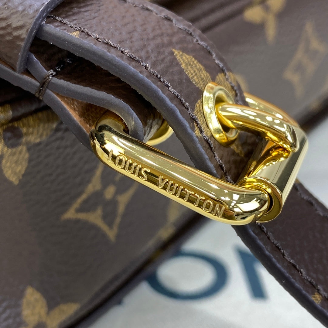 Louis Vuitton Pochette Métis Messenger Bag