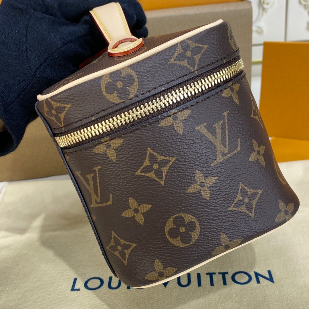 Louis Vuitton Small Cosmetic Pouch (Nice-Inspired)