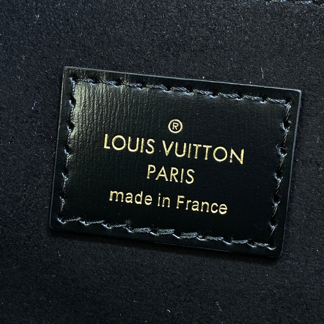 Louis Vuitton Pochette Métis Messenger Bag