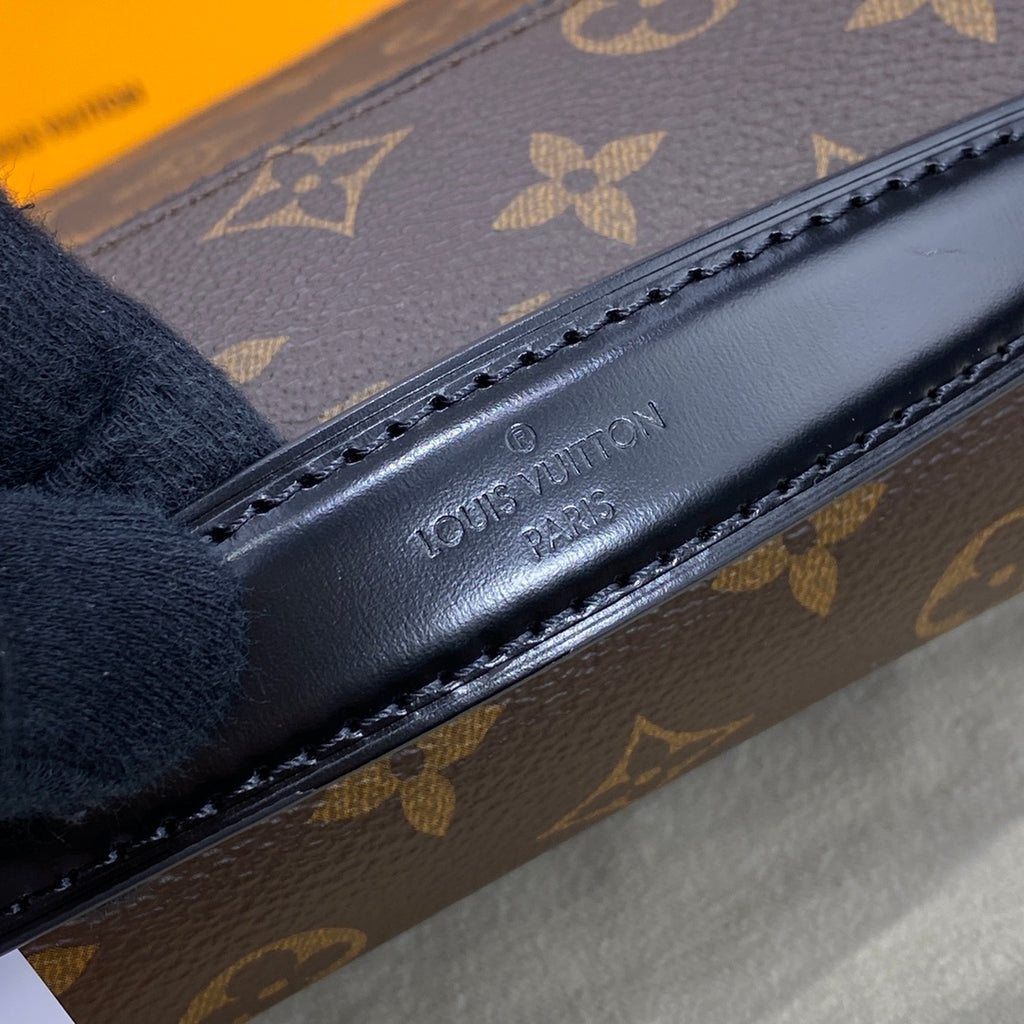 Louis Vuitton Pochette Métis Messenger Bag