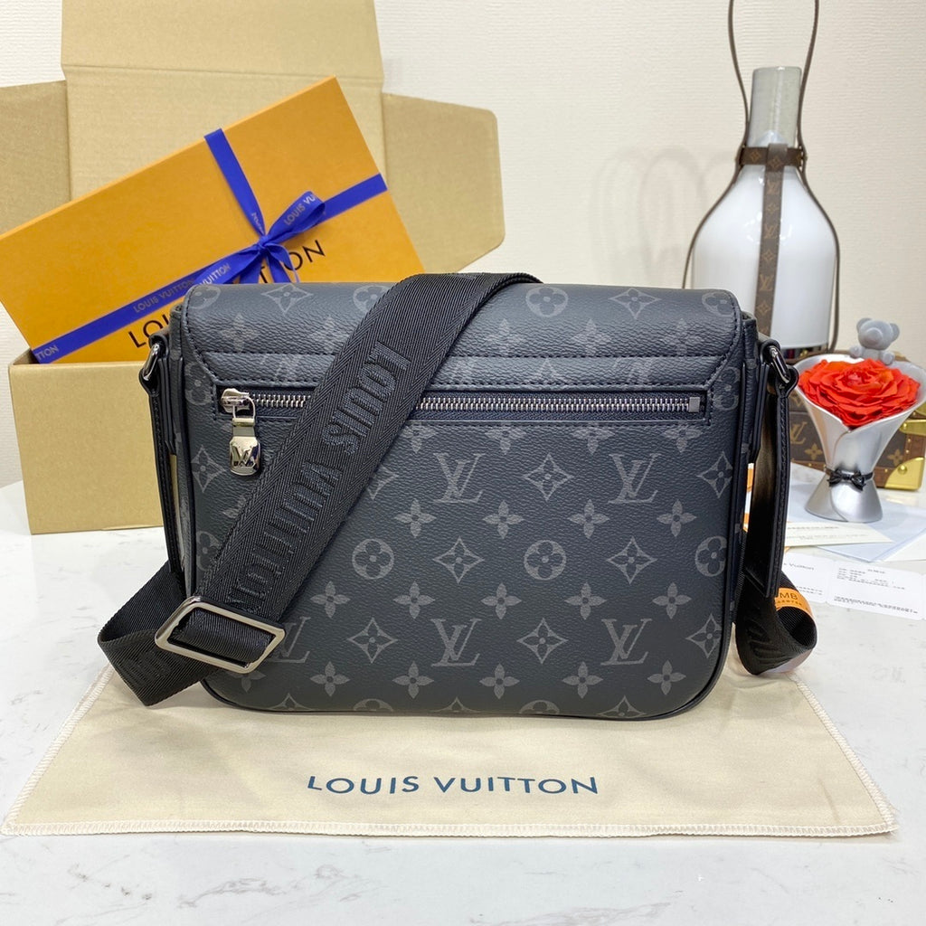 Louis Vuitton District Small Messenger Bag
