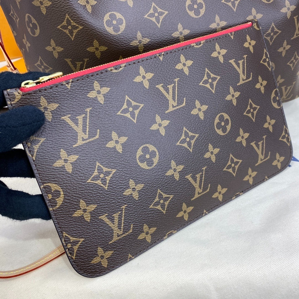 Louis Vuitton Neverfull Handbag