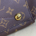Louis Vuitton Montaigne MM Handbag