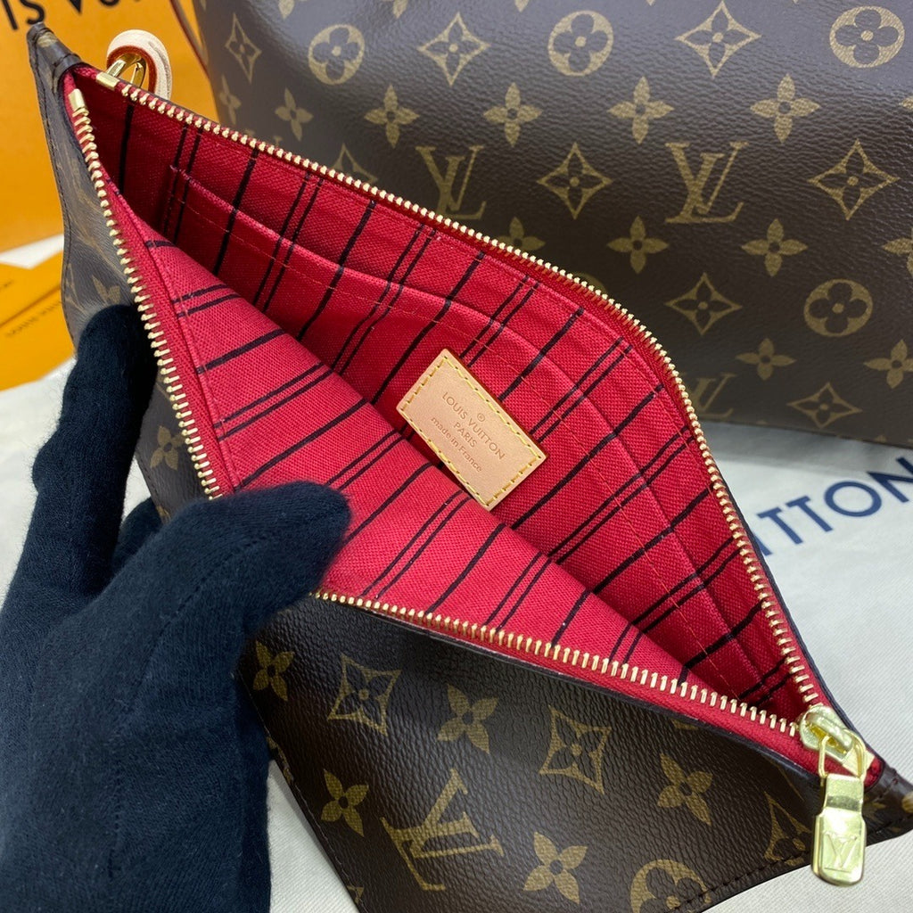 Louis Vuitton Neverfull Handbag