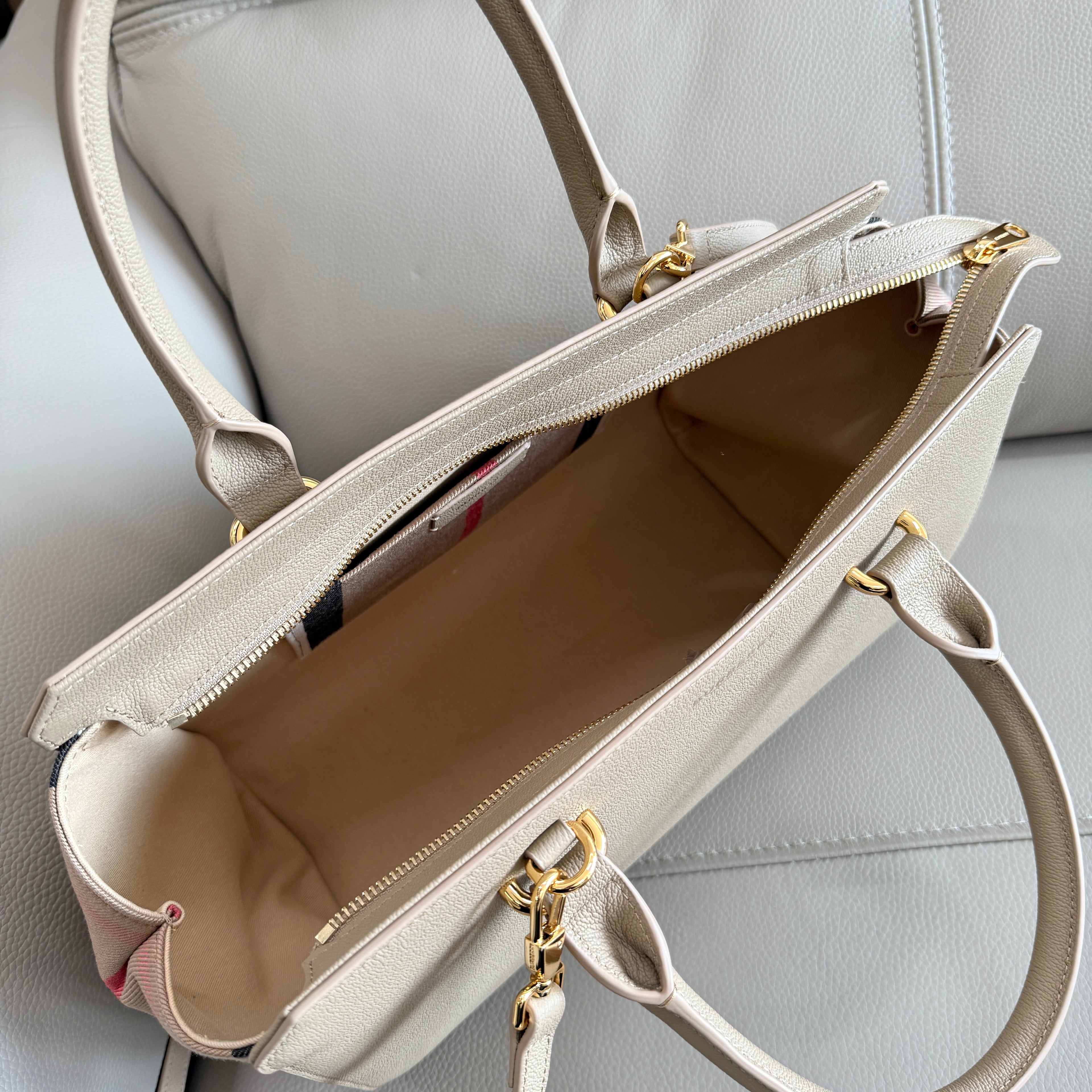 Burberry Tote / Crossbody Handbag