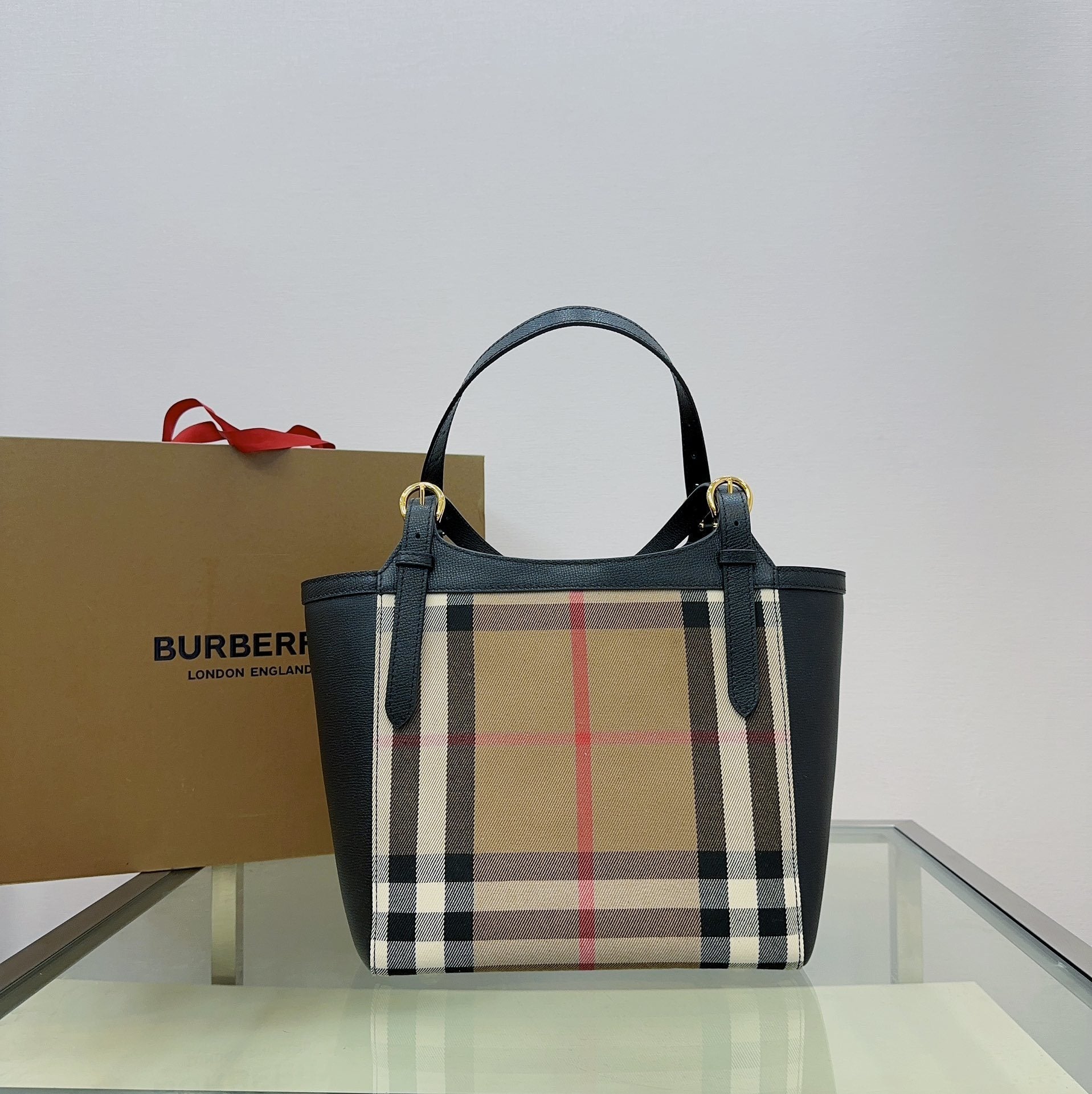 Burberry The Canter Bag