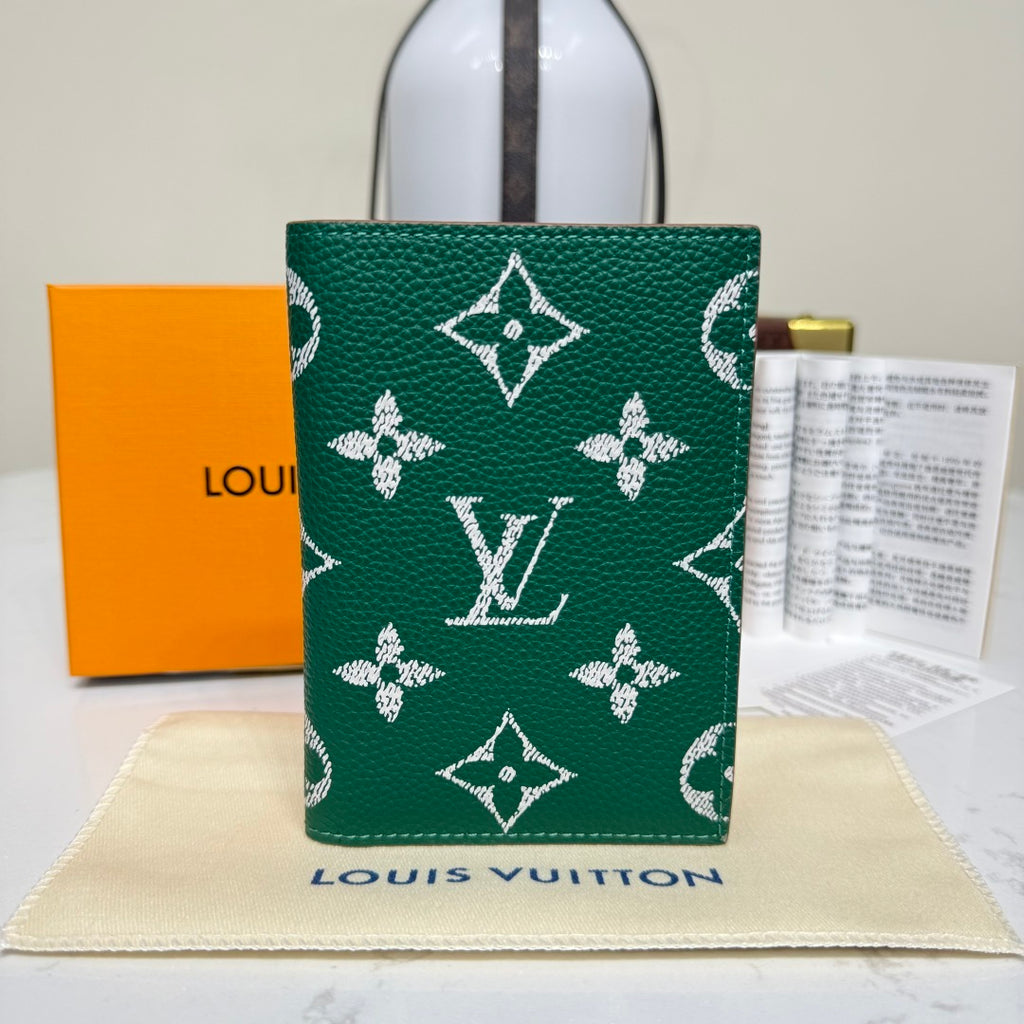 Louis Vuitton Passport Holder P.9 Series