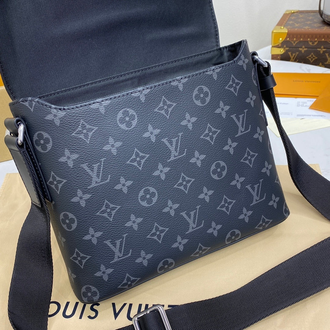 Louis Vuitton District Shoulder Bag