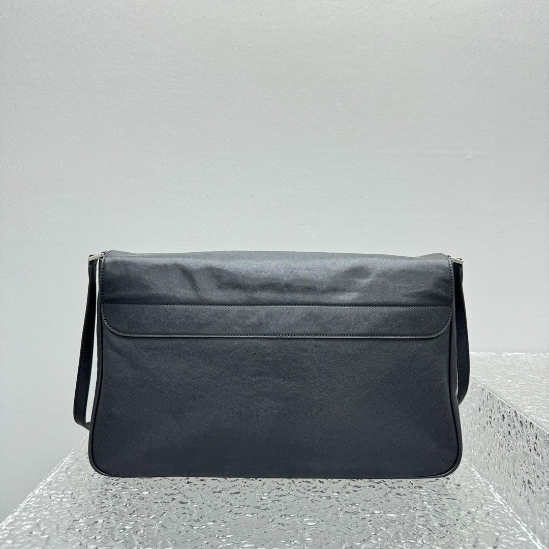Balenciaga Grundy Oxford Bag Medium