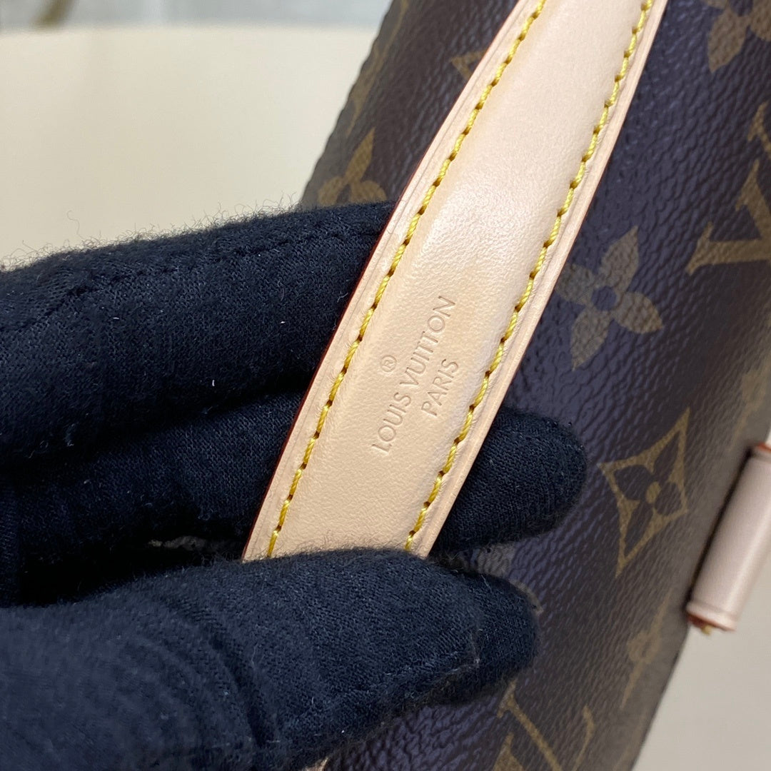 Louis Vuitton Pochette Métis East West