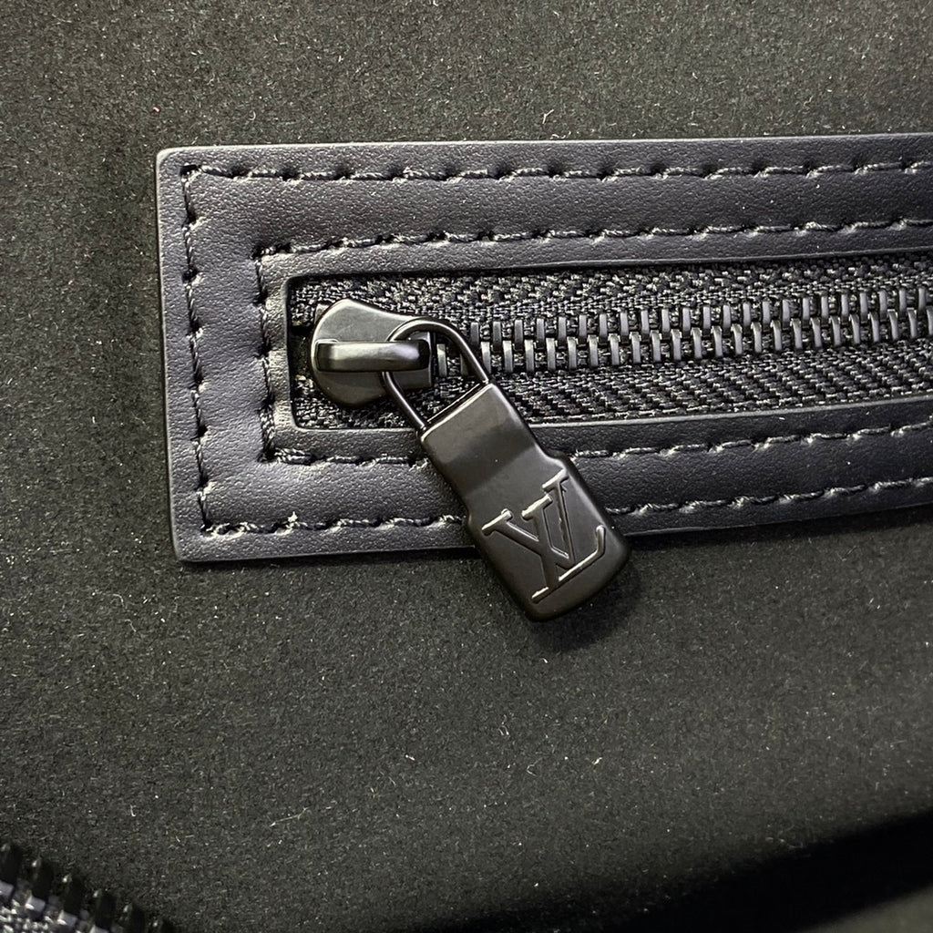 Louis Vuitton Keepall Bandoulière 50 Travel Bag (Embossed Leather)
