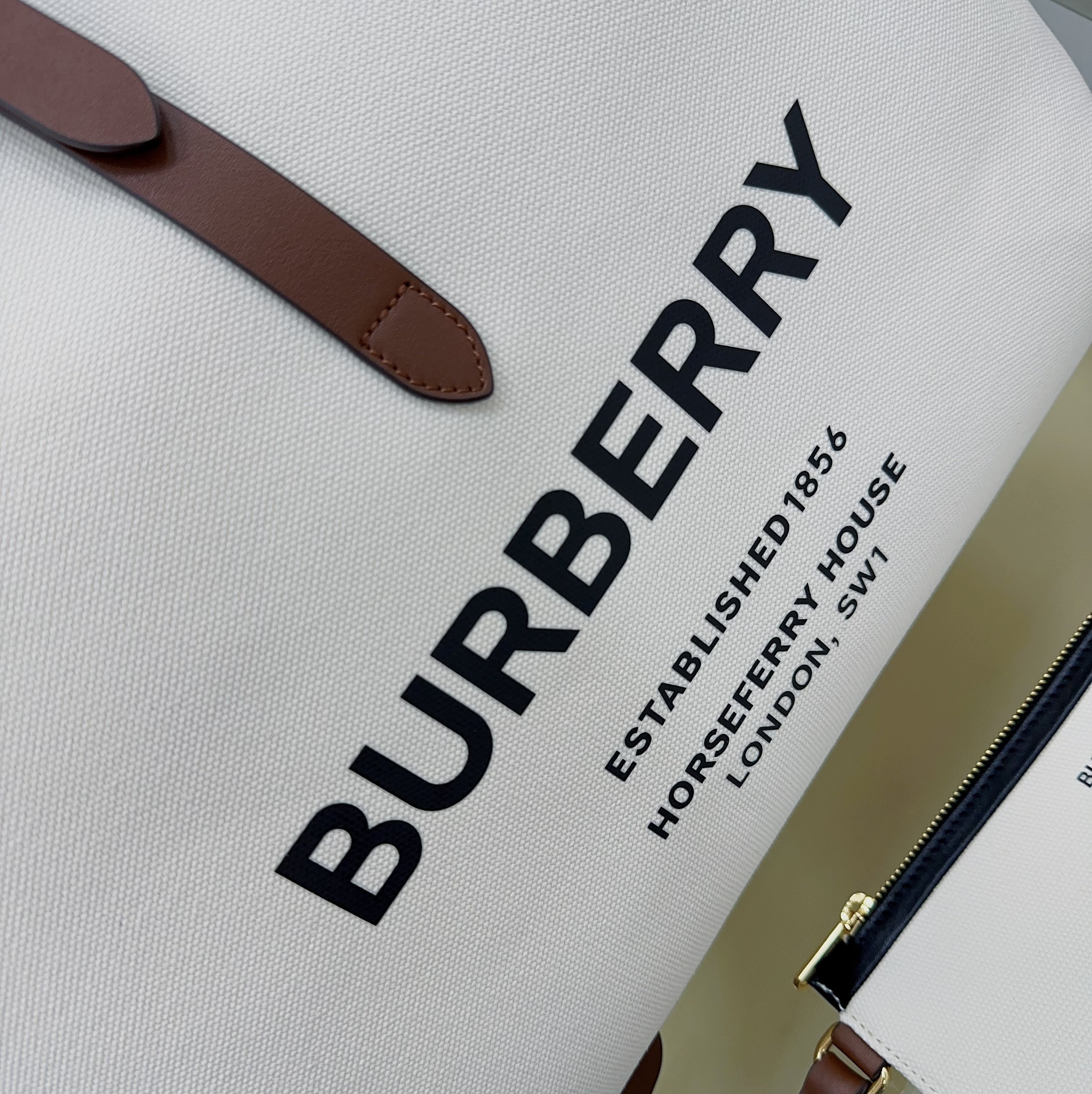 Burberry The Belt Tote