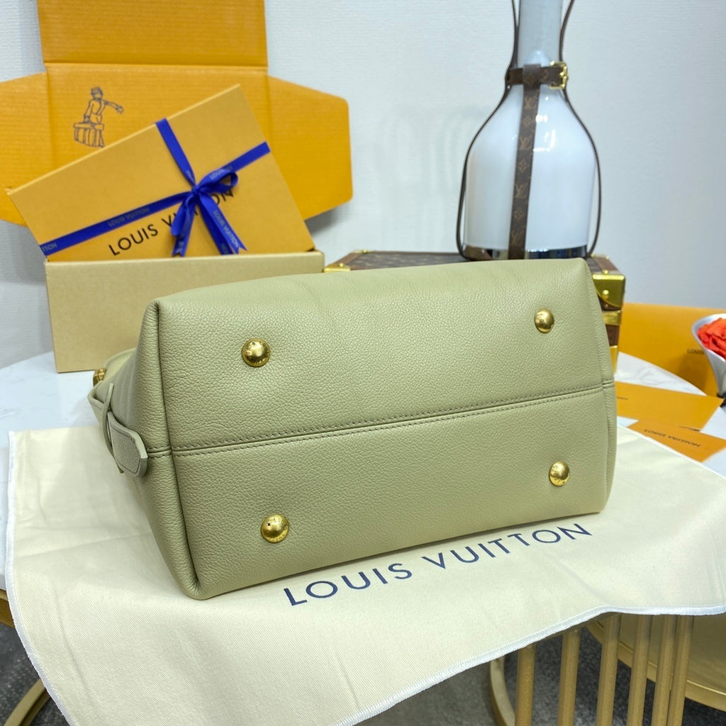 Louis Vuitton Low Key Hobo Medium