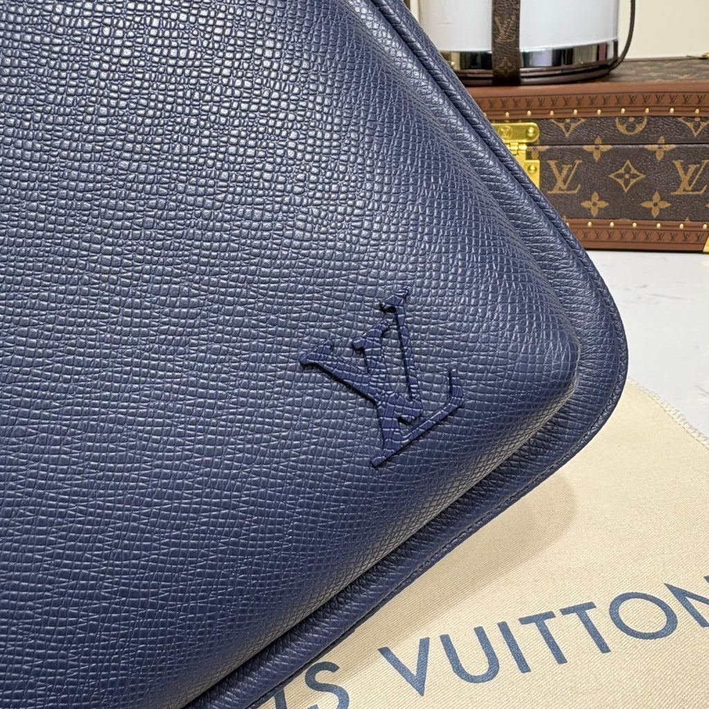 Louis Vuitton Avenue NM Sling Bag