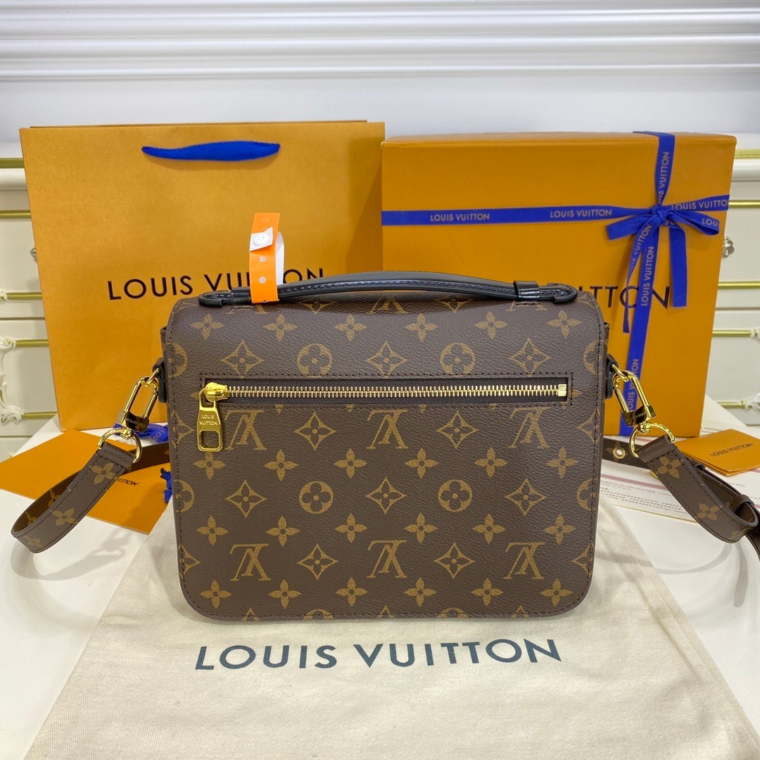 Louis Vuitton Pochette Métis Messenger Bag