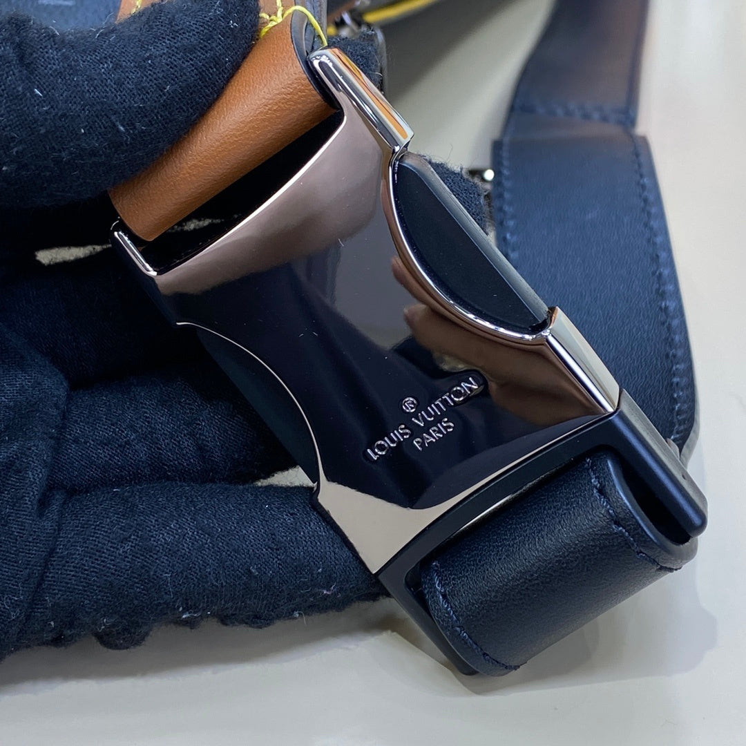 Louis Vuitton Discovery Bumbag (Gaston Labels)