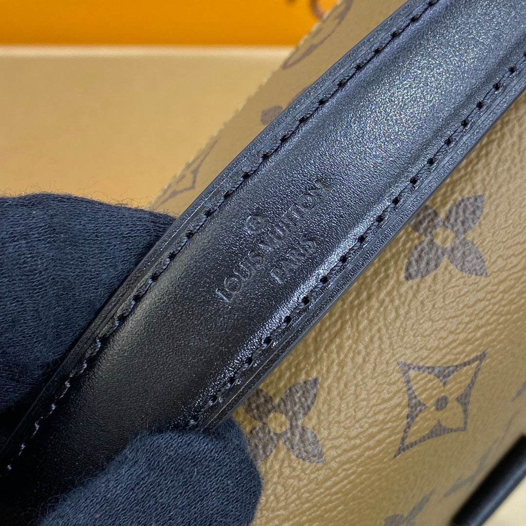 Louis Vuitton Pochette Métis Handbag