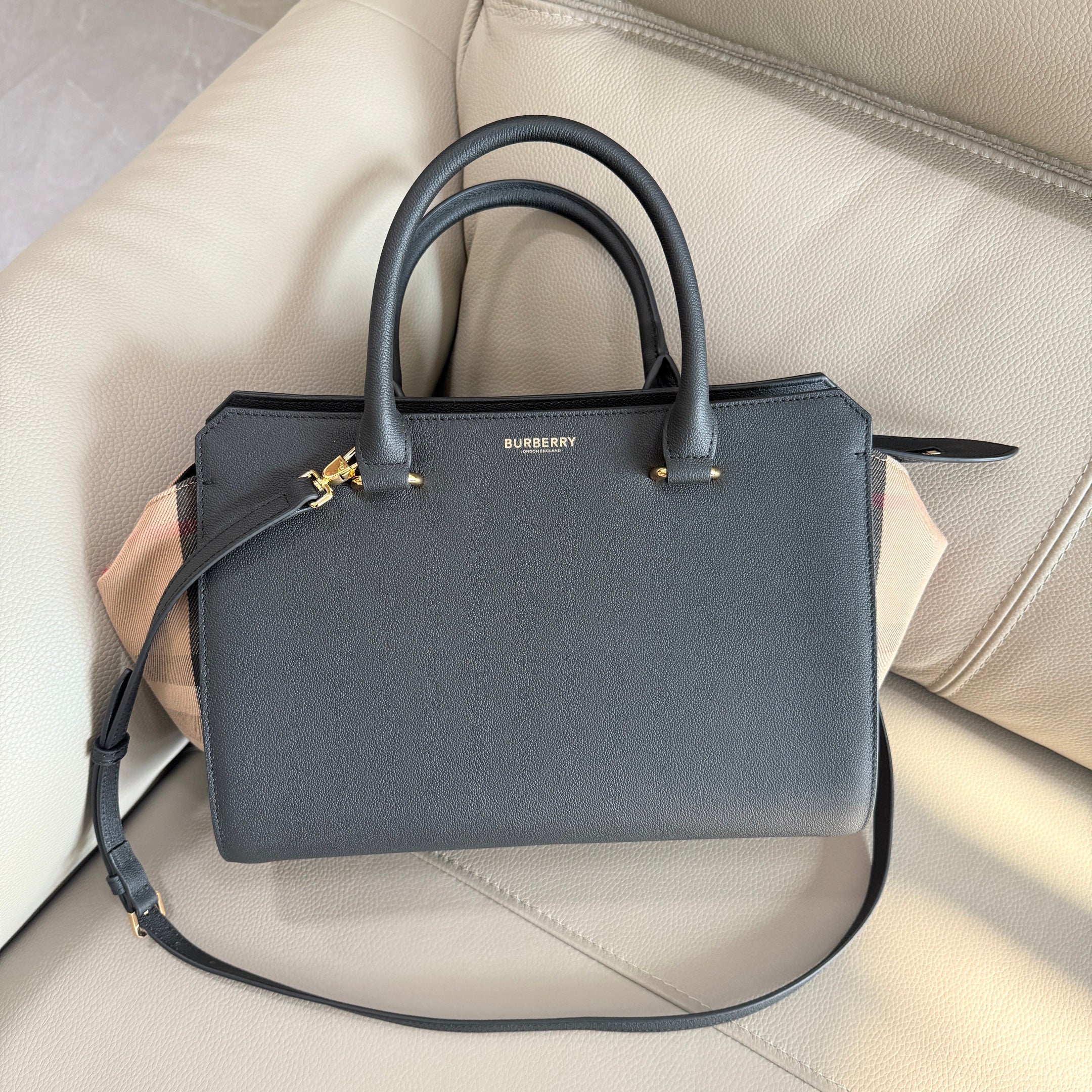 Burberry Tote / Crossbody Handbag