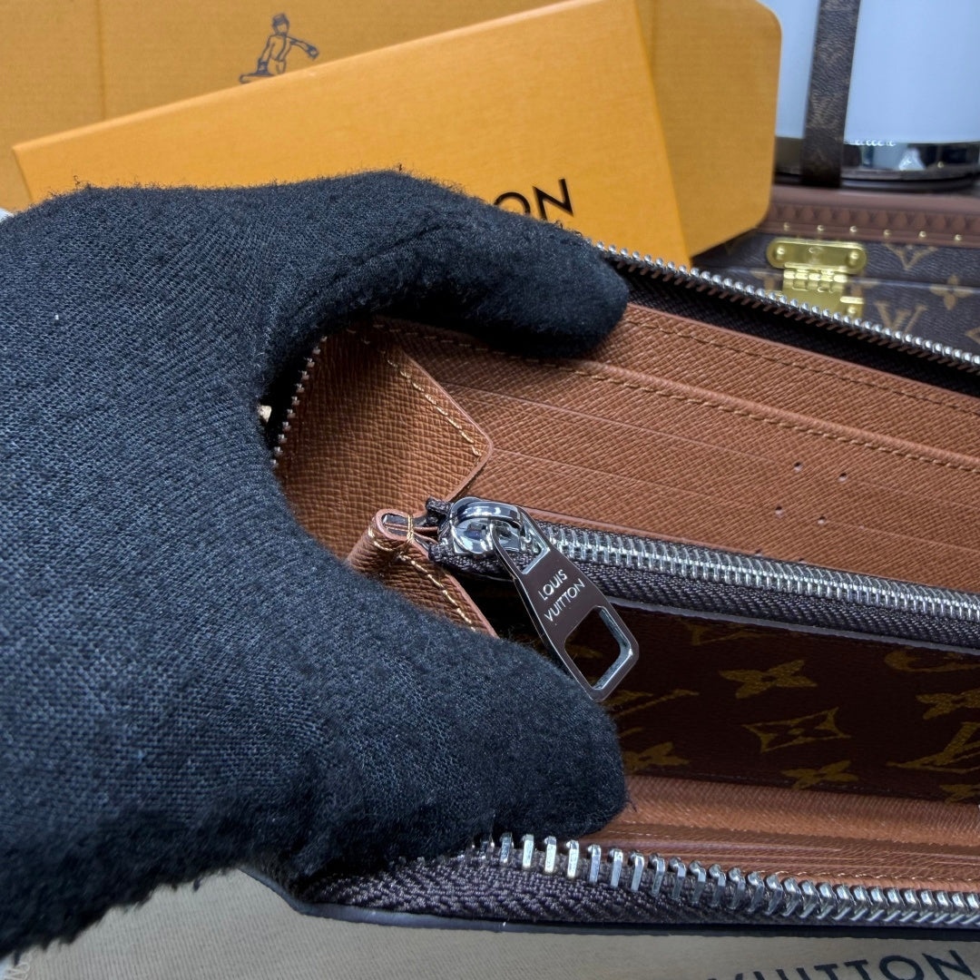 Louis Vuitton Zippy Horizontal Wallet