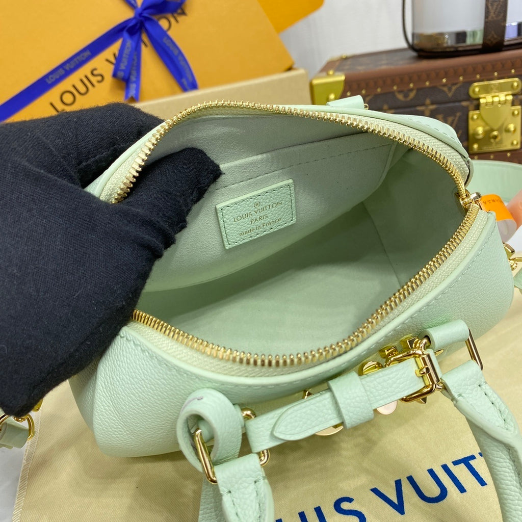 Louis Vuitton Speedy 18 Handbag