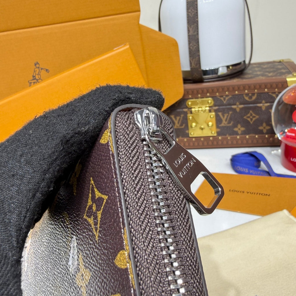 Louis Vuitton Zippy Horizontal Wallet
