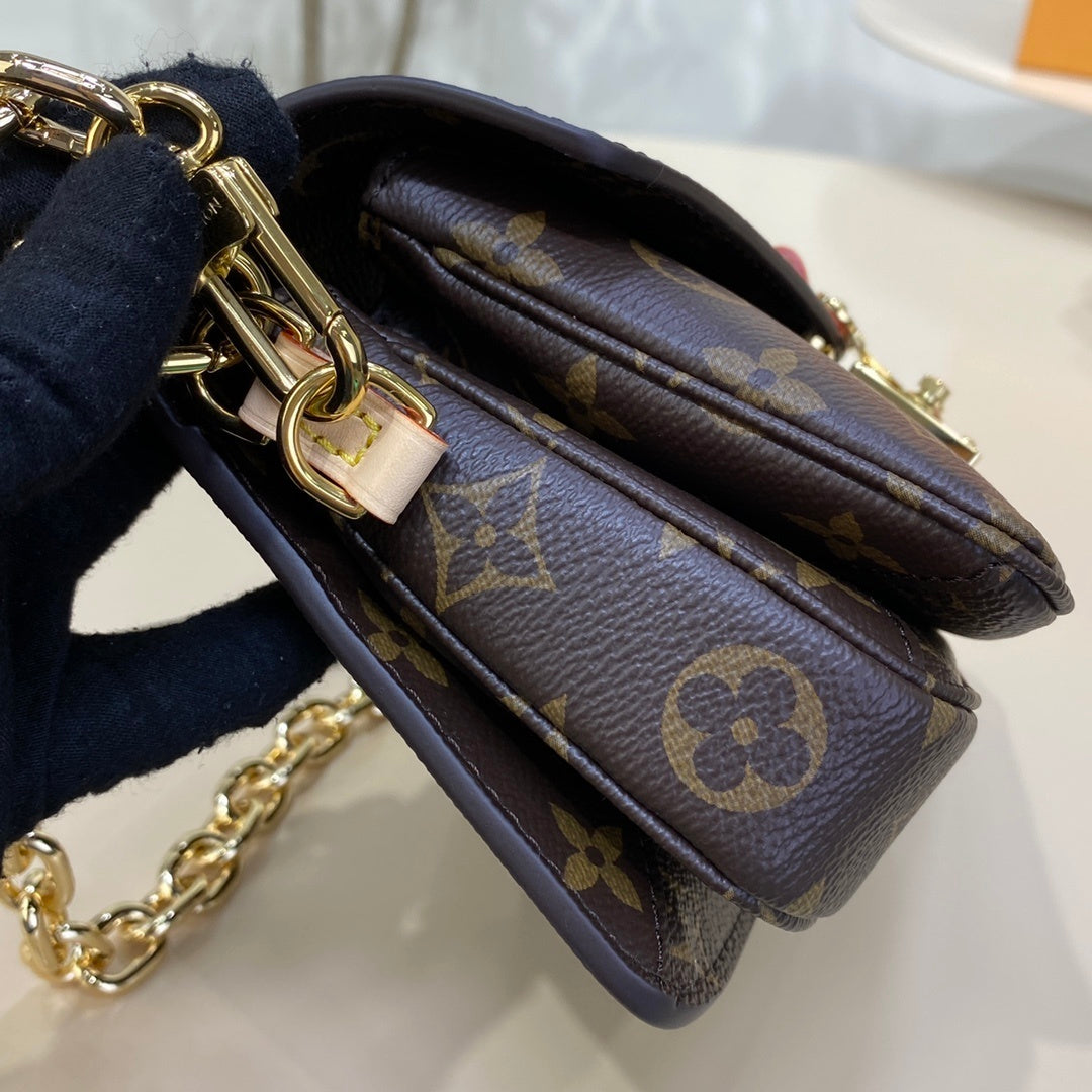 Louis Vuitton Pochette Métis East West