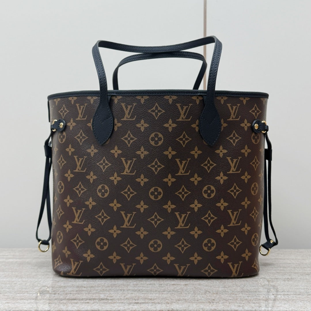 Louis Vuitton Neverfull Medium Handbag