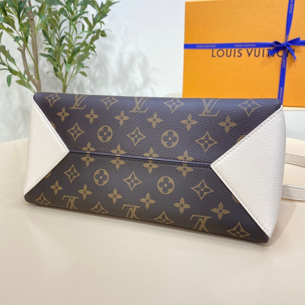 Louis Vuitton Opéra BB Handbag