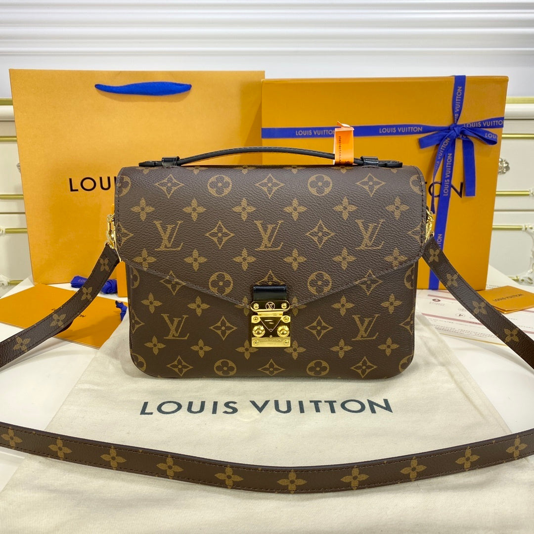 Louis Vuitton Pochette Métis Messenger Bag
