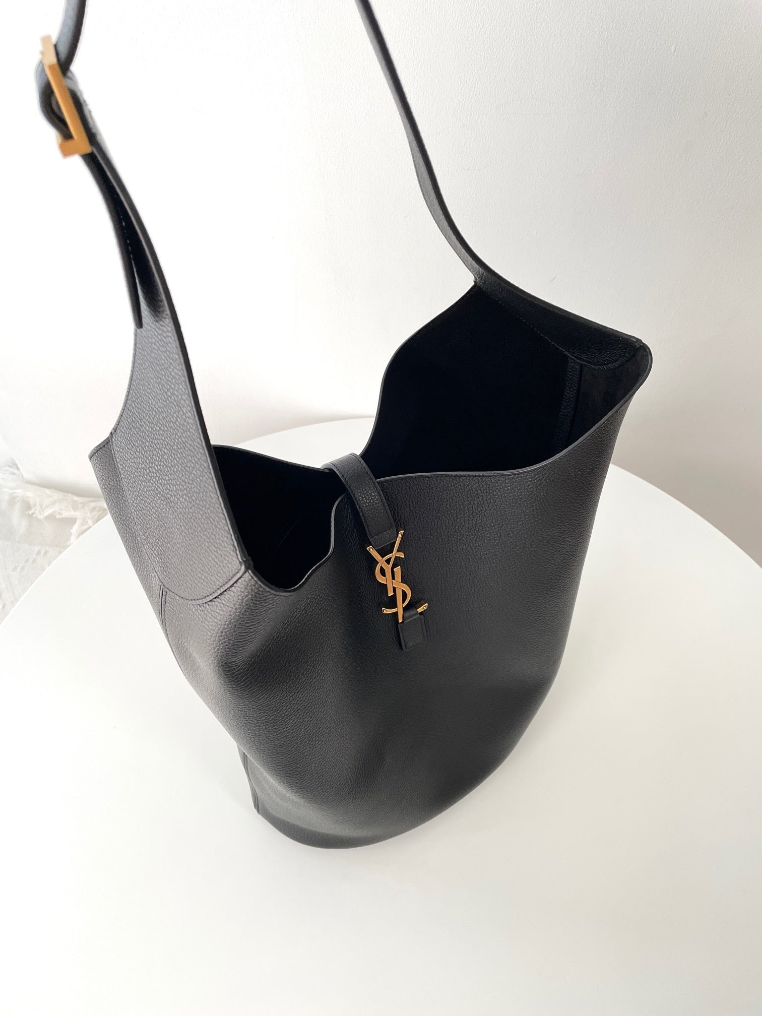YSL Yves Saint Laurent LE 5 À 7 Hobo Bag