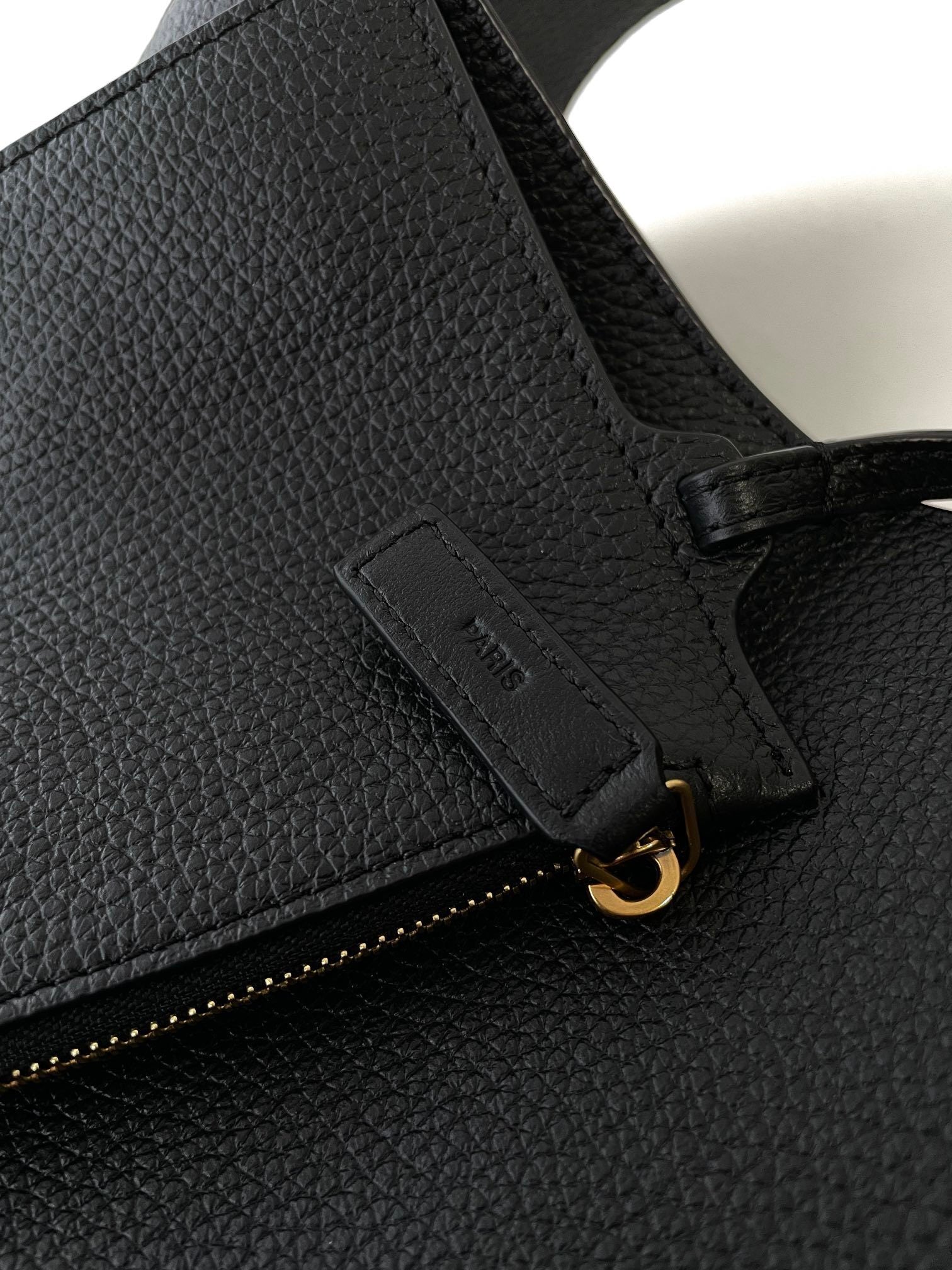 YSL Yves Saint Laurent LE 5 À 7 Hobo Bag